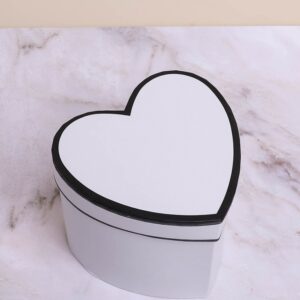 Коробка Сердце 12х10,5х10,8см с окантовкой белый